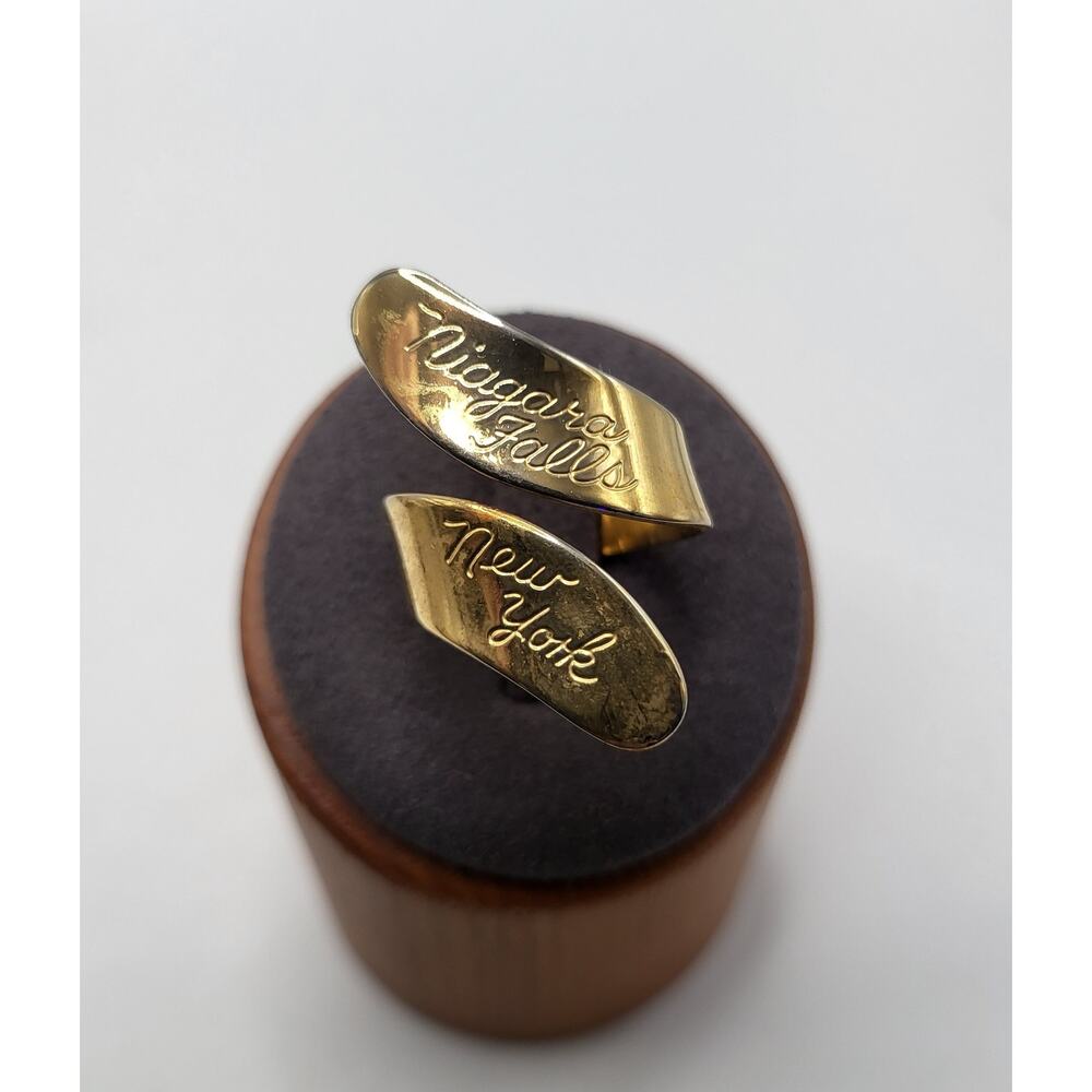 Vintage Niagara Falls New York Souvenir Ring Gold Tone Size 6.75